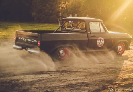 Customização de <br> veículos e motocicletas